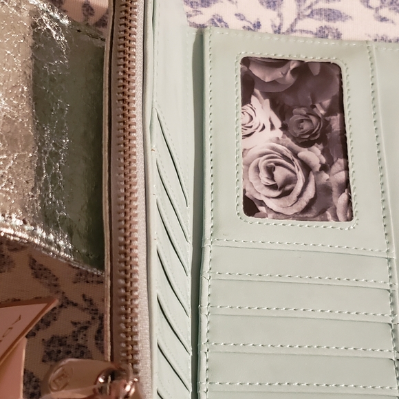 Adrienne Vittadini RFID Wallet - Picture 9 of 12